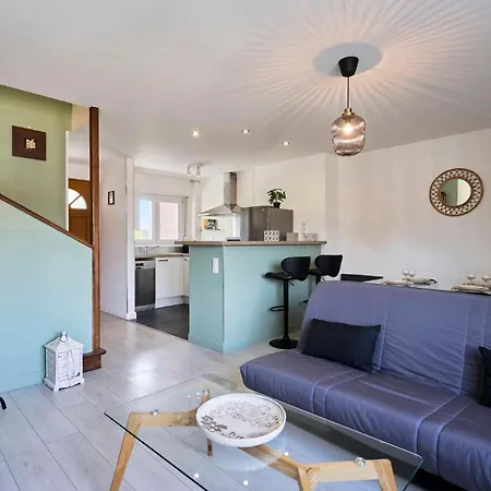 Duplex A 10min From Train Station 릴