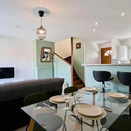 Duplex A 10min From Train Station * 릴
