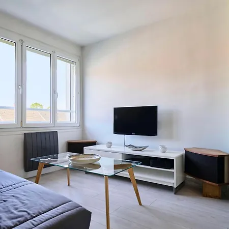 Duplex A 10min From Train Station 아파트 릴