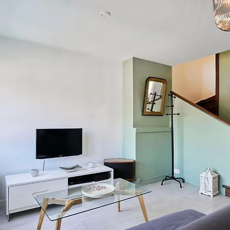 아파트 Duplex A 10min From Train Station 릴