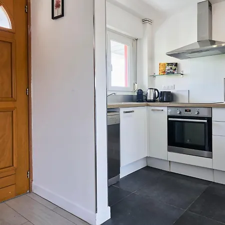 Duplex A 10min From Train Station 아파트