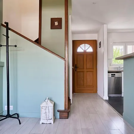 Duplex A 10min From Train Station