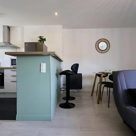 Duplex A 10min From Train Station *