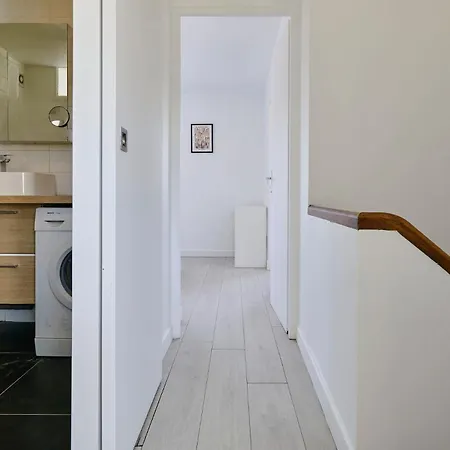 Duplex A 10min From Train Station * 릴