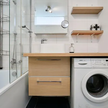 Duplex A 10min From Train Station