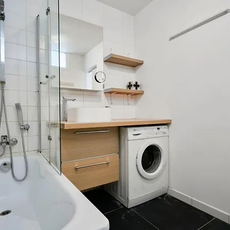 Duplex A 10min From Train Station 릴
