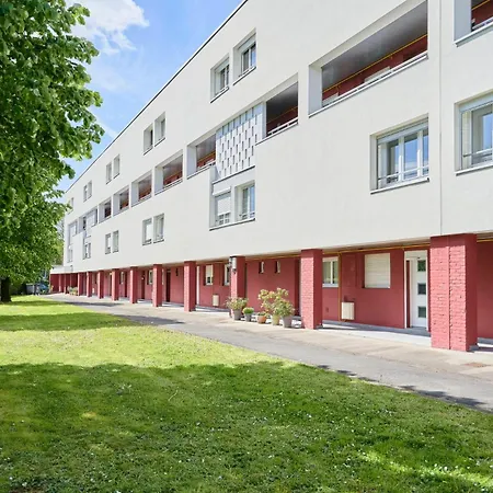 Duplex A 10min From Train Station