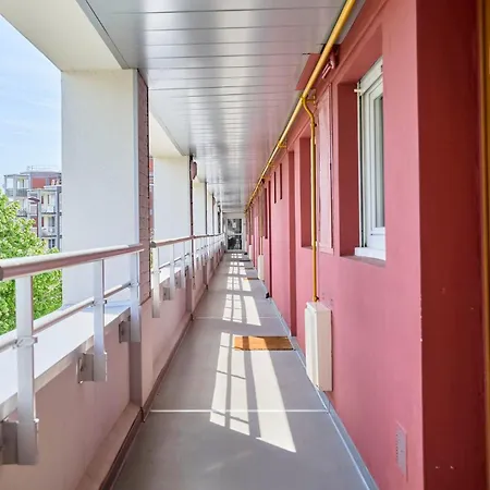 Duplex A 10min From Train Station *